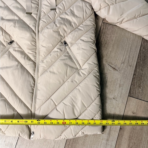 Nine West Women’s Size M Chevron Quilted Puffer Jacket. Cream. New with Tags - Picture 11 of 13